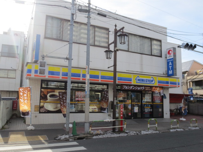コンビニ　お部屋（コンビニ）まで400m