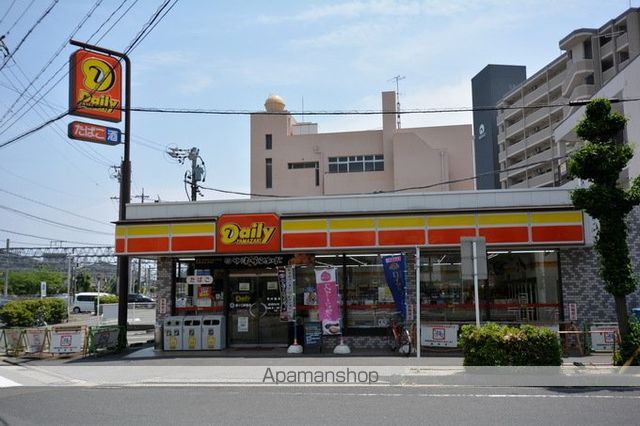 コンビニ　デイリーヤマザキ（コンビニ）まで834m