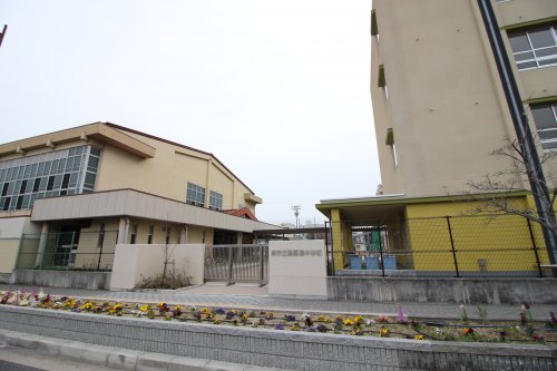中学校　堺市立殿馬場中学校（中学校）まで136m