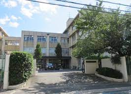 中学校　寺戸中学校（中学校）まで242m
