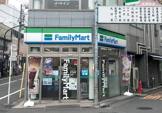 コンビニ　ファミリーマート鐘ヶ淵駅前店（コンビニ）まで379m