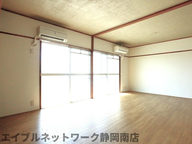 ハイツモリモトの居間写真