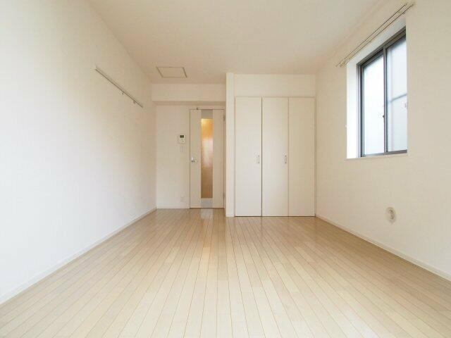 居室・リビング　こちらのリビングで趣味の時間をお楽しみ．．．
