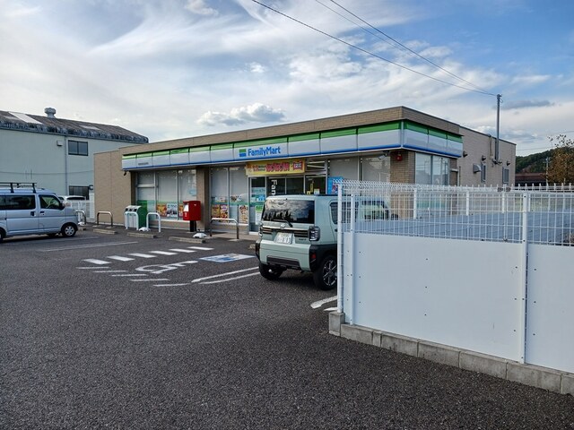 コンビニ　ファミリーマート各務原那加前野店（コンビニ）まで547m