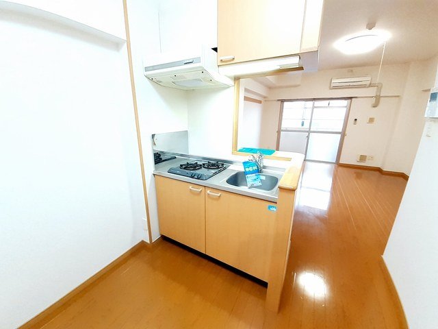 キッチン　コンパクトなキッチンで掃除もラクラク