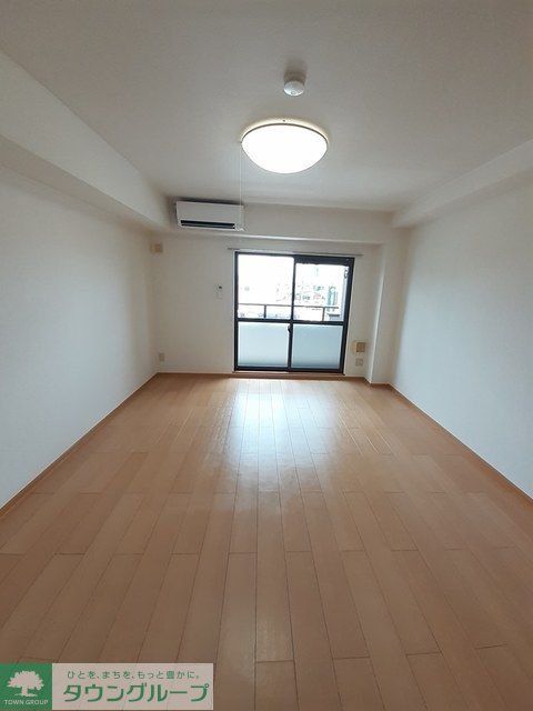 プラティークの居間写真