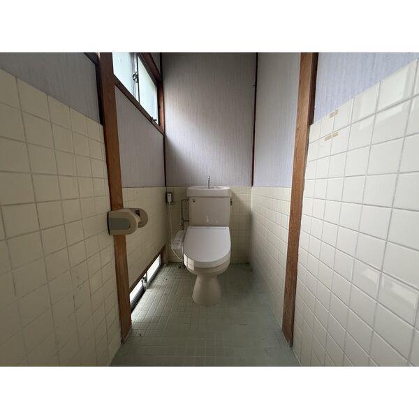瀬戸市窯町戸建のトイレ写真