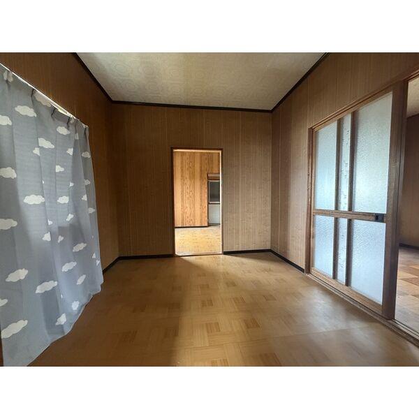 瀬戸市窯町戸建の居間写真