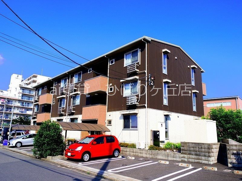 西武池袋線 ひばりケ丘駅 バス乗車時間：15分 最寄りバス停で下車 徒歩7分 築16年