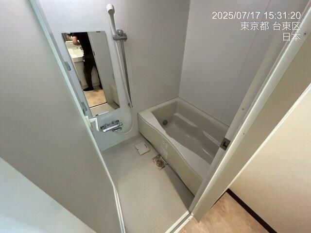 バス・シャワールーム　落ち着いた空間のお風呂です