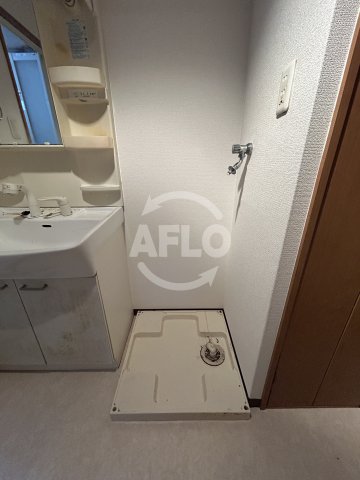 バス・シャワールーム　洗濯パン