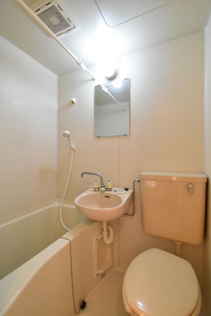 バス・シャワールーム　★掃除のしやすい　バス・トイレ同室タイプ★