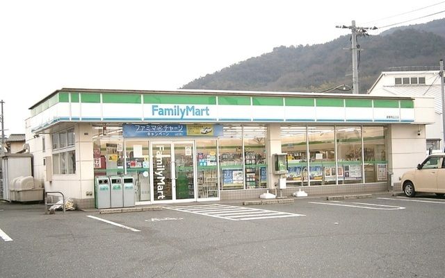 コンビニ　ファミリーマート南広江店（コンビニ）まで300m
