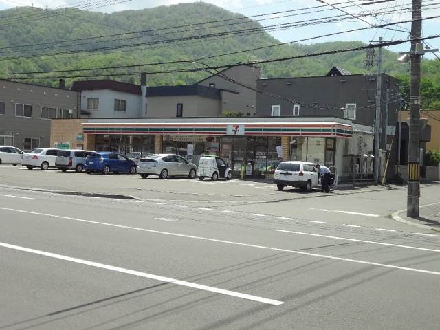 コンビニ　セブンイレブン札幌啓明店（コンビニ）まで195m