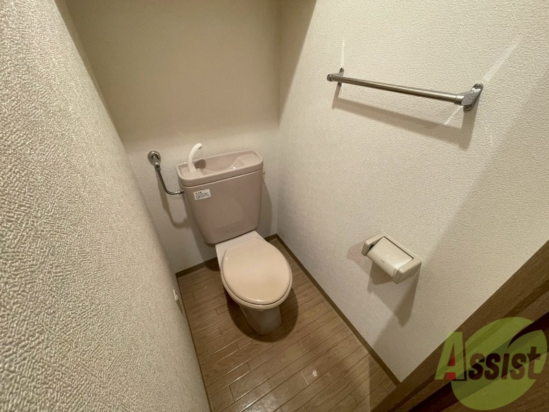 トイレ　こちらはトイレです。清潔感があり、安心して使用できます。
