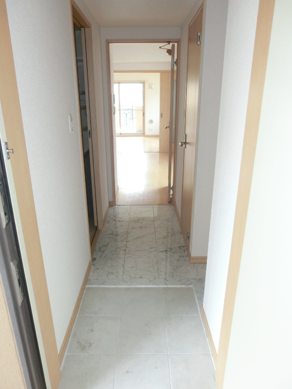 玄関　※同物件別号室参考写真