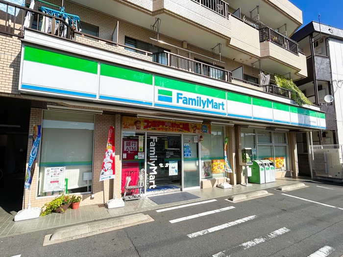 コンビニ　ファミリーマート（コンビニ）まで149m