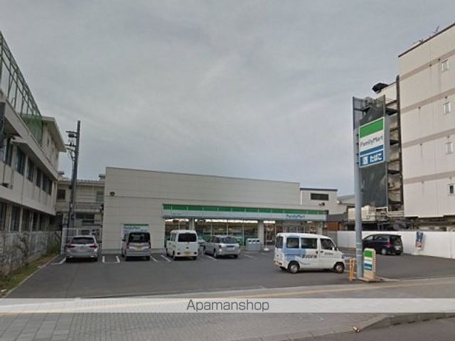 コンビニ　ファミリーマート（コンビニ）まで331m
