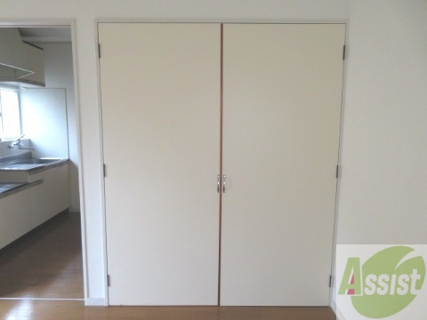 収納　クローゼットには大切なお洋服が収納できます。