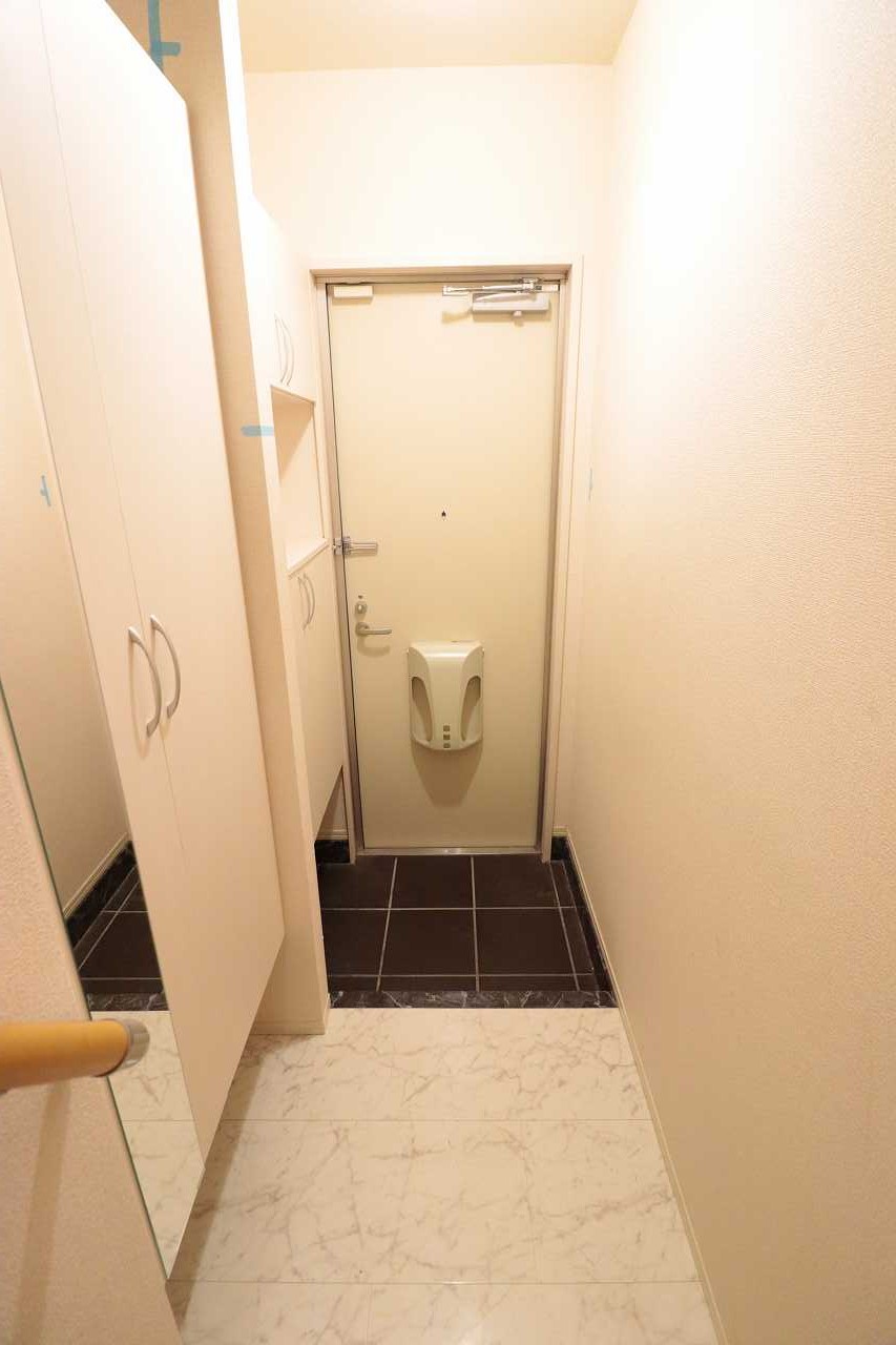 玄関　※同物件、別部屋の写真です。