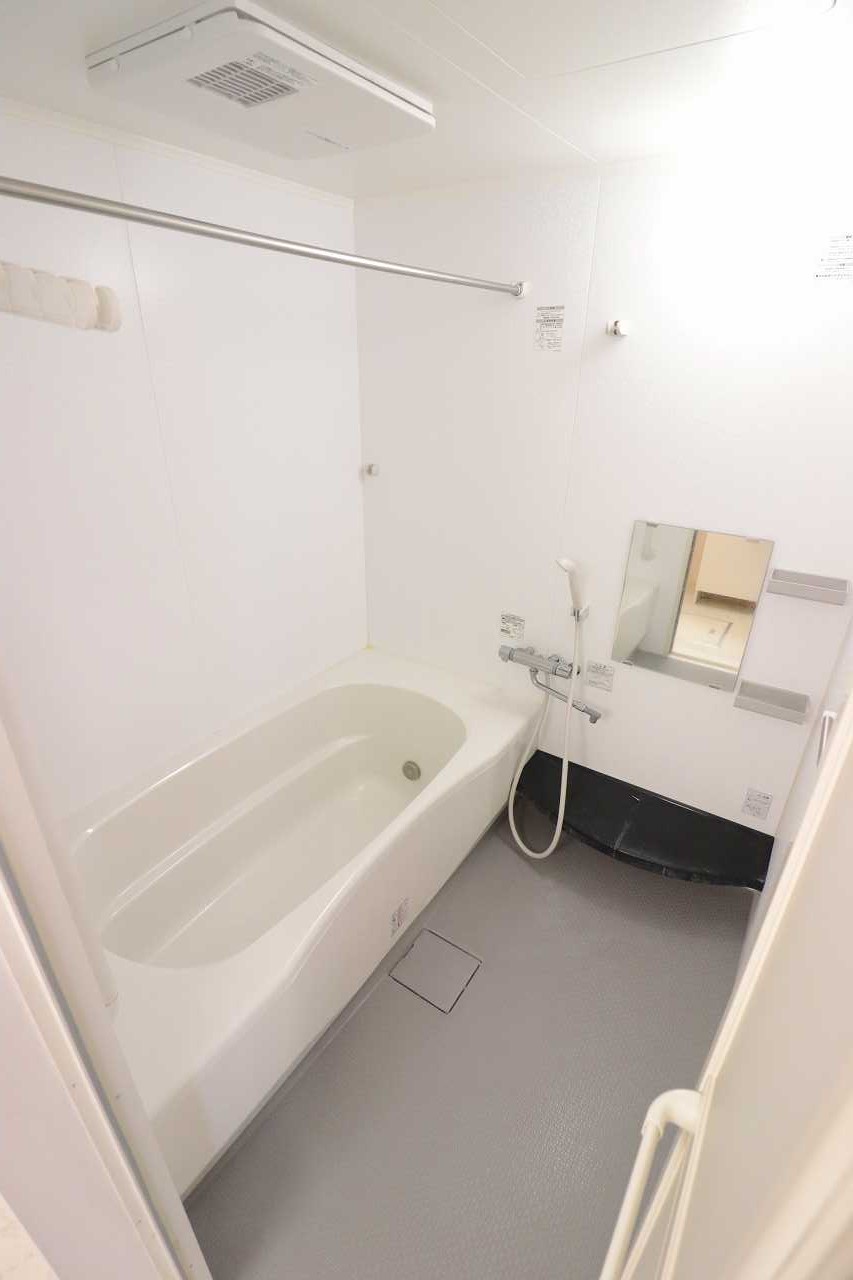 バス・シャワールーム　※同物件、別部屋の写真です。