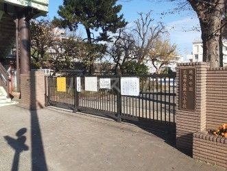 【調布市深大寺東町のアパートの小学校】