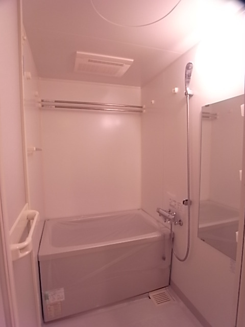 バス・シャワールーム　浴室乾燥機付きのバスルーム