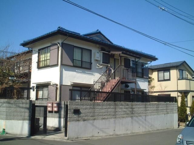 鶴川荘の建物外観