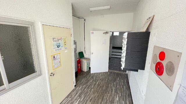 【野田市柳沢のマンションのロビー】