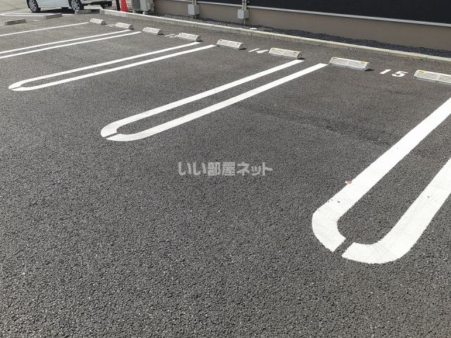 【ブライト　ノバIIの駐車場】