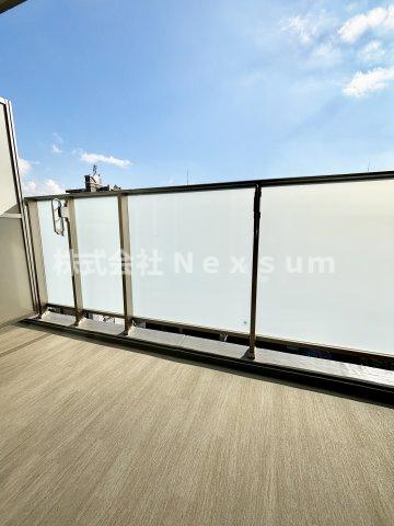 バルコニー　暖かな日差しのふりそそぐバルコニー