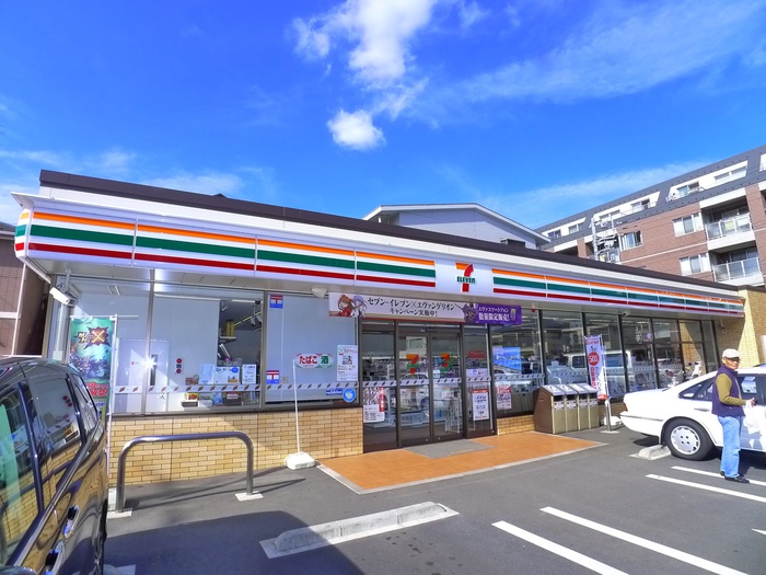 コンビニ　セブンイレブン（コンビニ）まで517m