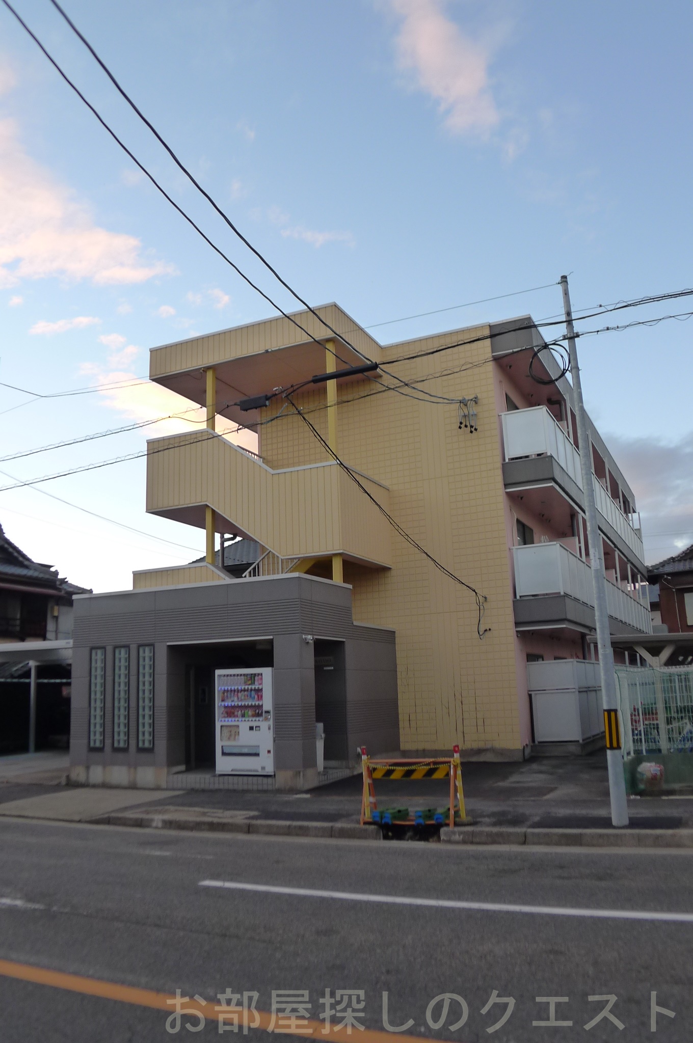 名古屋市昭和区菊園町のマンションの建物外観