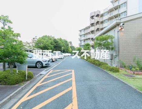 【河内長野市大矢船西町のマンションの駐車場】