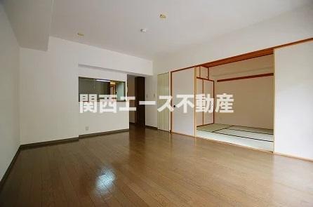 【河内長野市大矢船西町のマンションの居室・リビング】