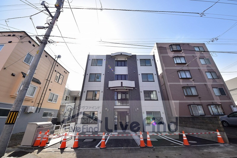 札幌市白石区南郷通のマンションの建物外観