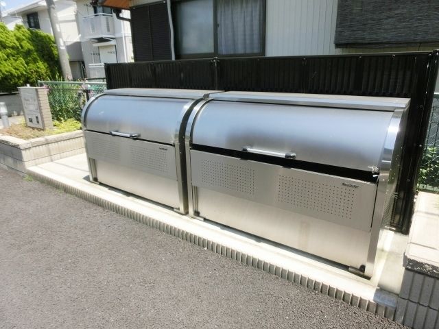 その他　敷地内にゴミ置場があります