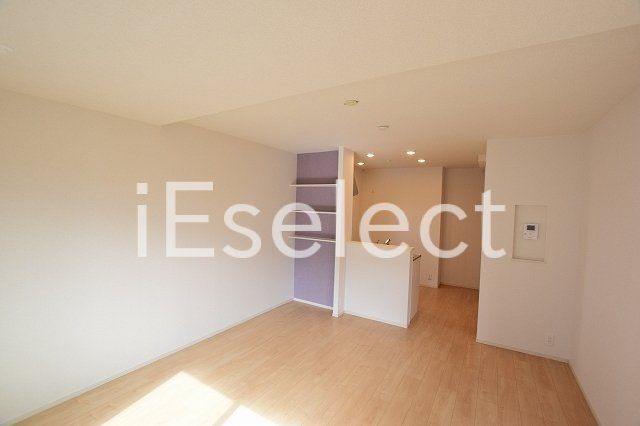 居室・リビング　広々開放的なリビングです♪