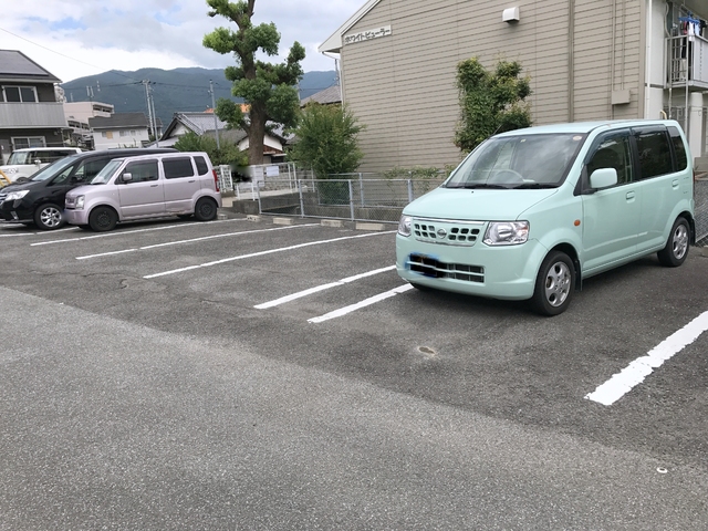 【ホワイトビューラーの駐車場】