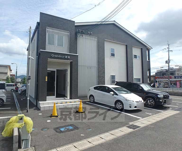 宇治市伊勢田町のアパートの建物外観