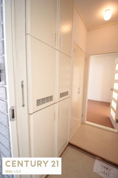 玄関　玄関にはシューズボックスもあります♪