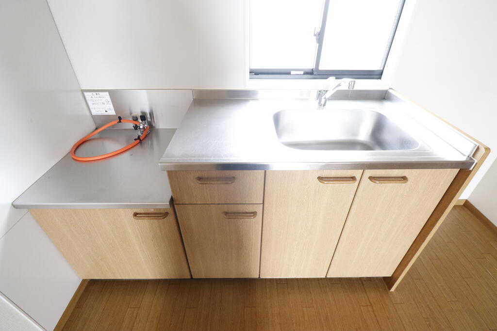 バス・シャワールーム　窓があるので換気にも便利♪