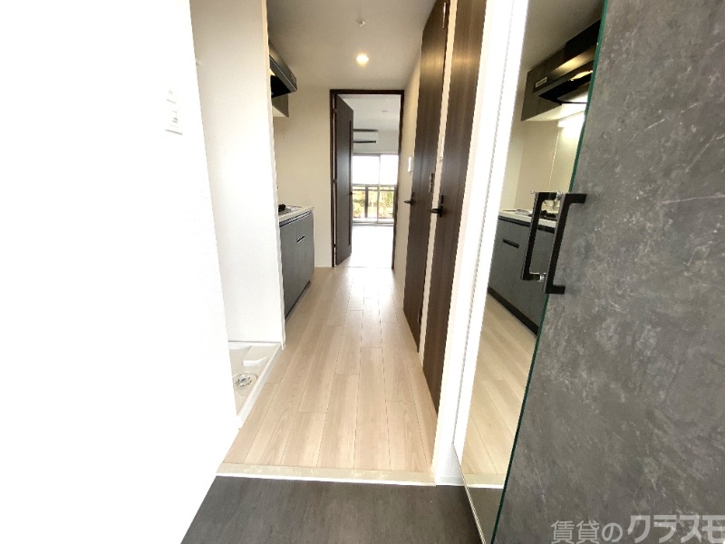 玄関　玄関を一歩入ると・・・こんな感じです。