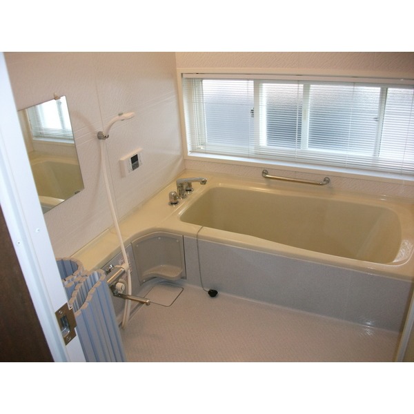 バス・シャワールーム　大きな窓有