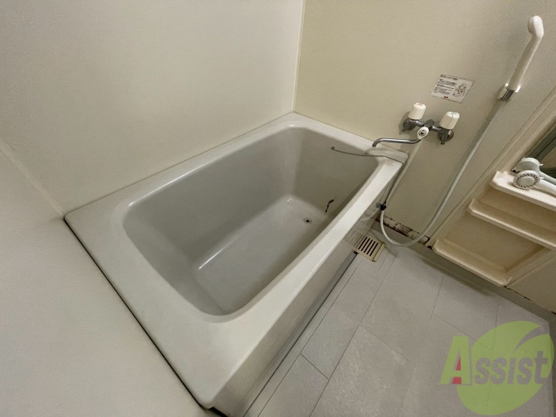 バス・シャワールーム　お風呂になります。一日の疲れを癒してくださいね。