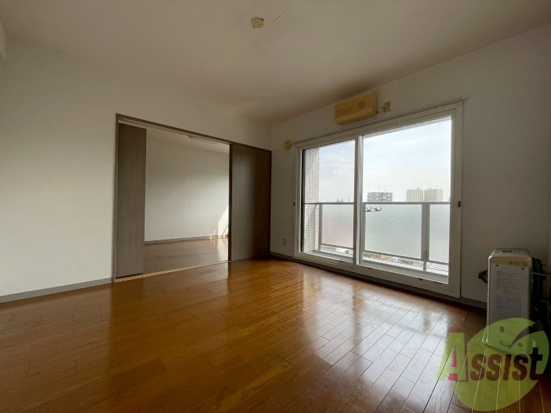 居室・リビング　広くてきれいなリビングです！快適に過ごせそうですね。