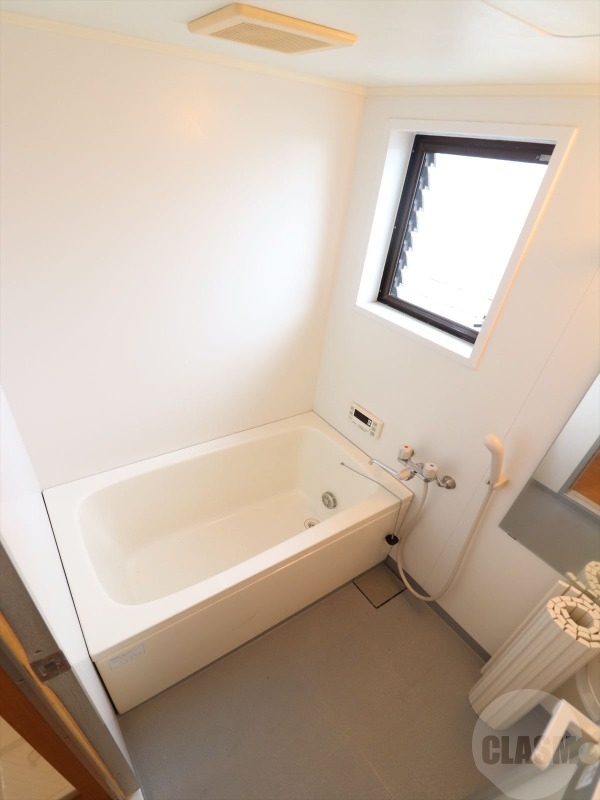 バス・シャワールーム　清潔感のあるバスルーム