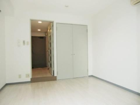 メゾン・コラージュ　居室・リビング　洋室