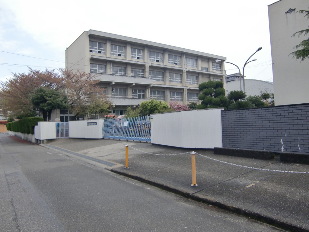 小学校　清水小学校（小学校）まで696m