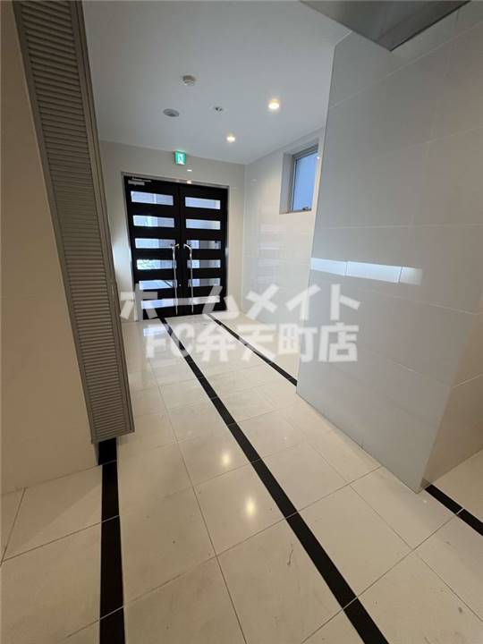 エントランス　落ち着いたエントランスです